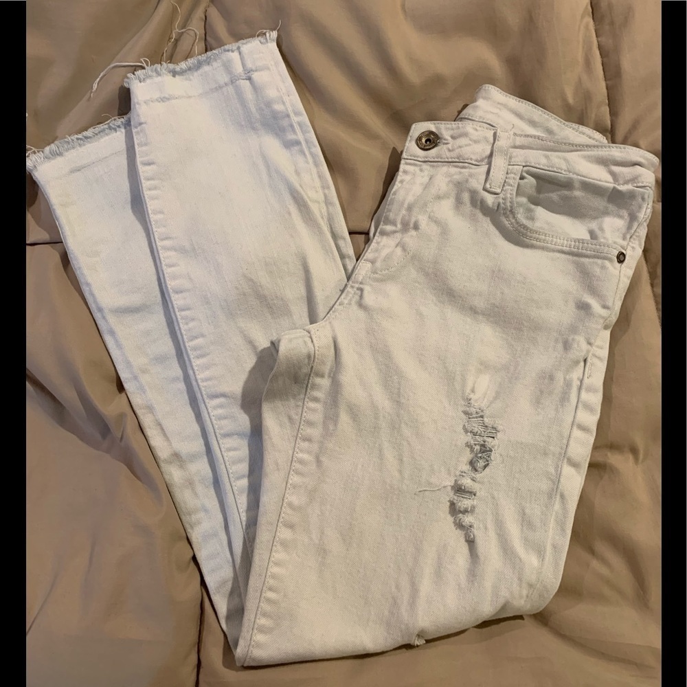 Zara  size 2 White wash Jean distressed/ankle/crop​​​​​​​​​​​​​​​​​​​
